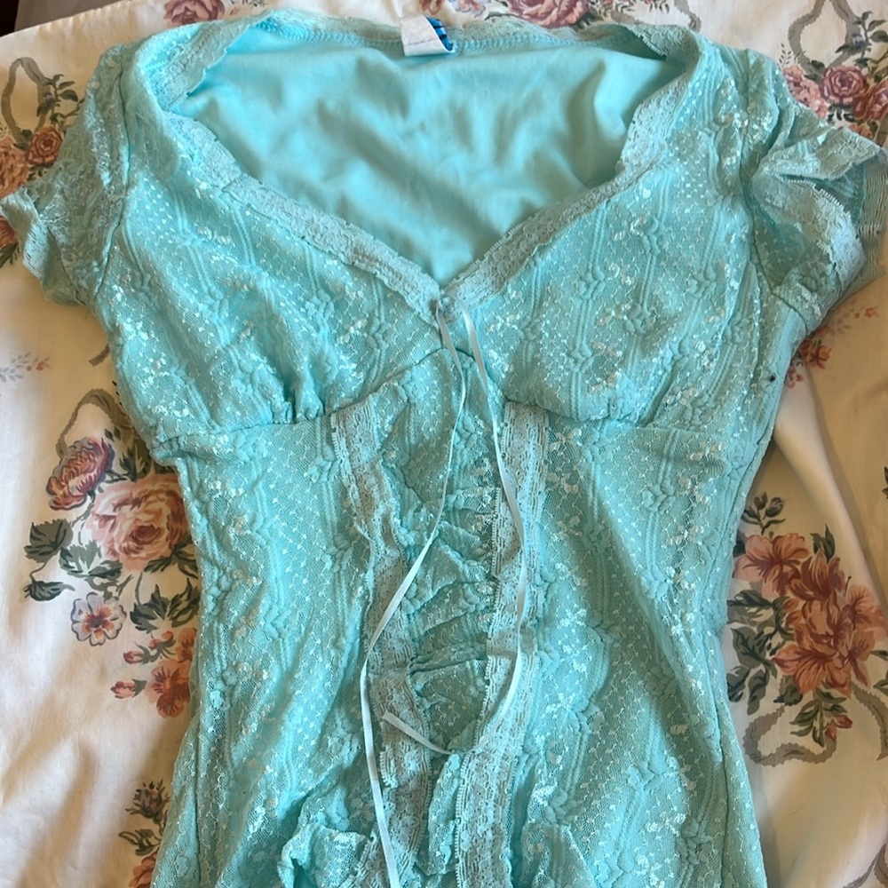 Gorgeous turquoise short sleeve top! Small